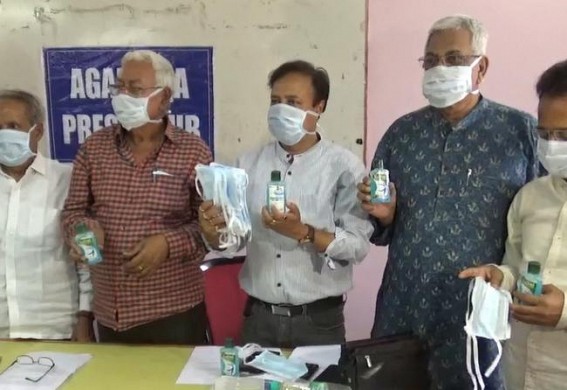 COVID-19 : Agartala Press Club distributes Masks, Sanitizers among media persons 